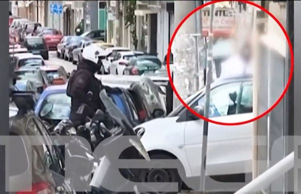 Η στιγμή της σύλληψης του 43χρονου που επιτέθηκε με πιρούνι στην έγκυο σύντροφό του – Βίντεο ντοκουμέντο