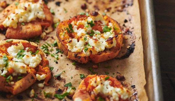 Συνταγή: Ψητές γλυκοπατάτες με φέτα