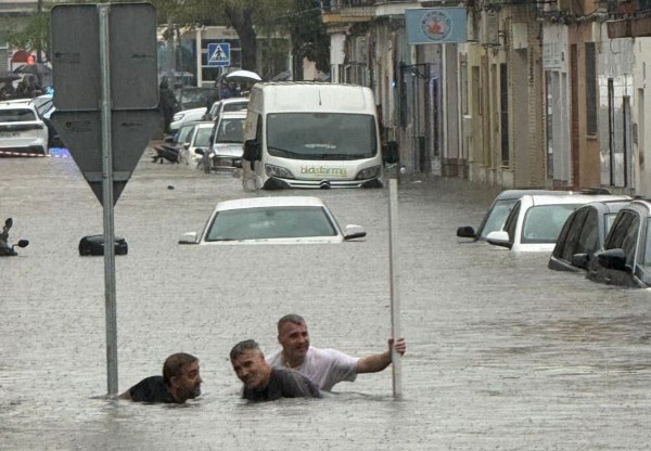«Βούλιαξαν» Σεβίλλη και Ουέλβα από τις πλημμύρες στην πρώτη καταιγίδα του Φθινοπώρου