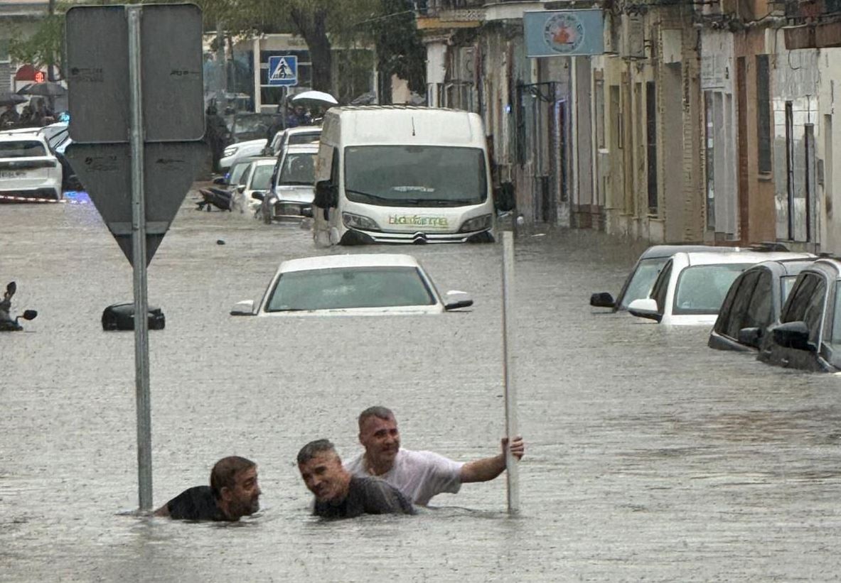 «Βούλιαξαν» Σεβίλλη και Ουέλβα από τις πλημμύρες στην πρώτη καταιγίδα του Φθινοπώρου