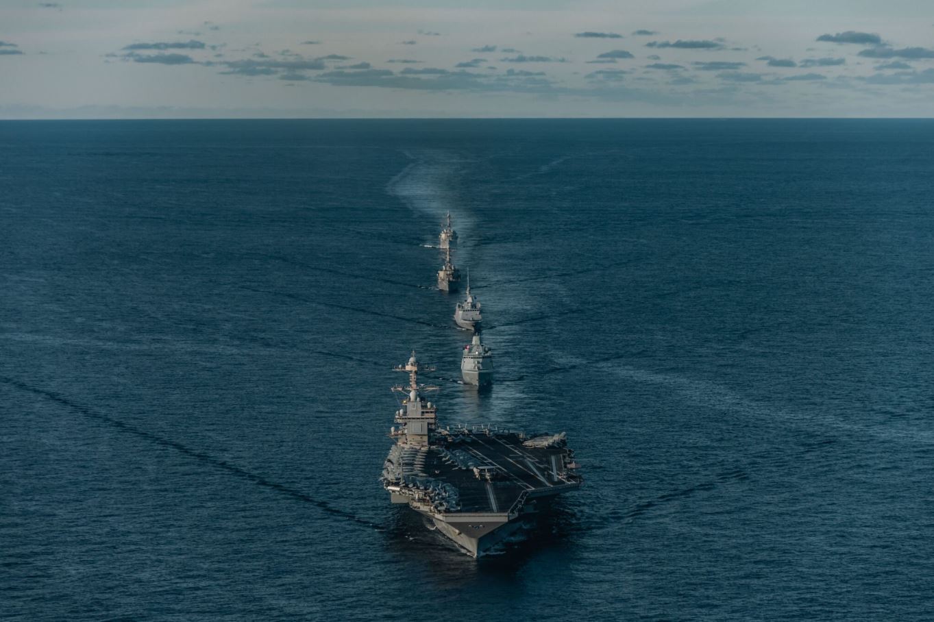 Βενεζουέλα: Αεροπλανοφόρο και πλοία συνοδείας των ΗΠΑ σπεύδουν στην Λατινική Αμερική – Φόβος για κλιμάκωση