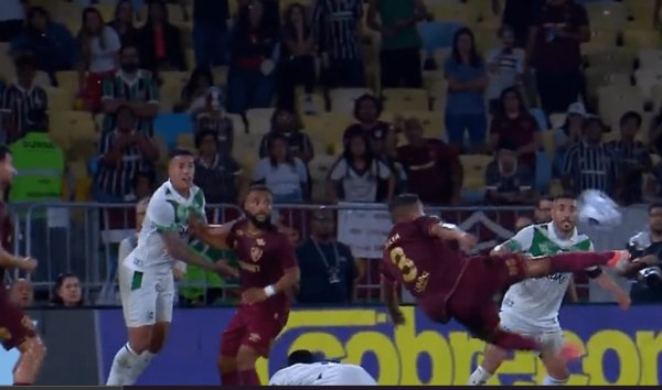 Ο Τιάγκο Σίλβα… έπαθε Ζλάταν και έβαλε ίσως το γκολ της χρονιάς! (vid)