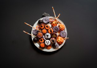 Halloween: Η τιμή του κακάο επηρεάζει το έθιμο – Τα κεράσματα στα παιδιά θα έχουν λιγότερη σοκολάτα