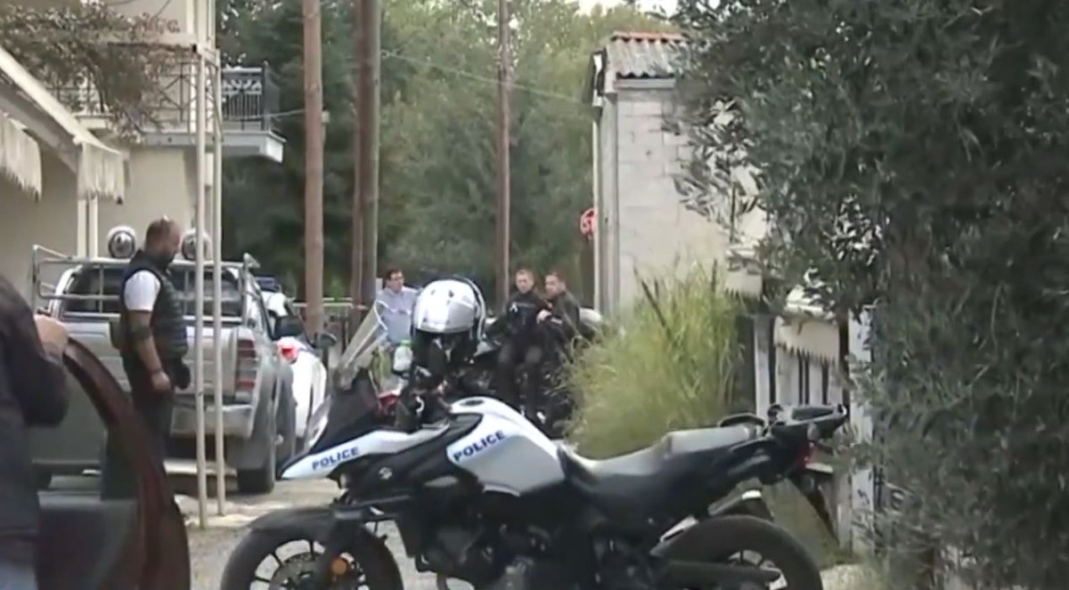 Τρίκαλα: «Σκεφτόμουν να την σκοτώσω» – Τι ισχυρίστηκε ο 18χρονος που έπνιξε με πετσέτα τη μητέρα του