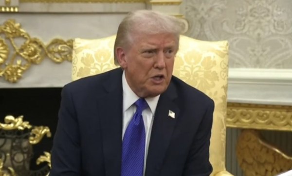 Βενεζουέλα: Ο Τραμπ ίσως ειδοποιήσει το Κογκρέσο εάν αποφασίσει χερσαία πλήγματα