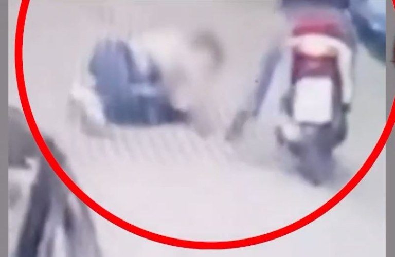 Καρέ-καρέ ληστεία «τσαντάκια» – Παρίστανε τον διανομέα και τραβούσε με βία τις τσάντες γυναικών