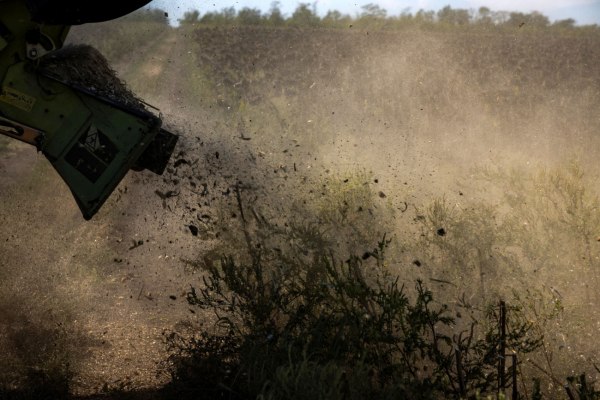 Ένα χωριό θρηνεί στην Ουκρανία για οικογένεια που ξεκληρίστηκε από ρωσικό drone