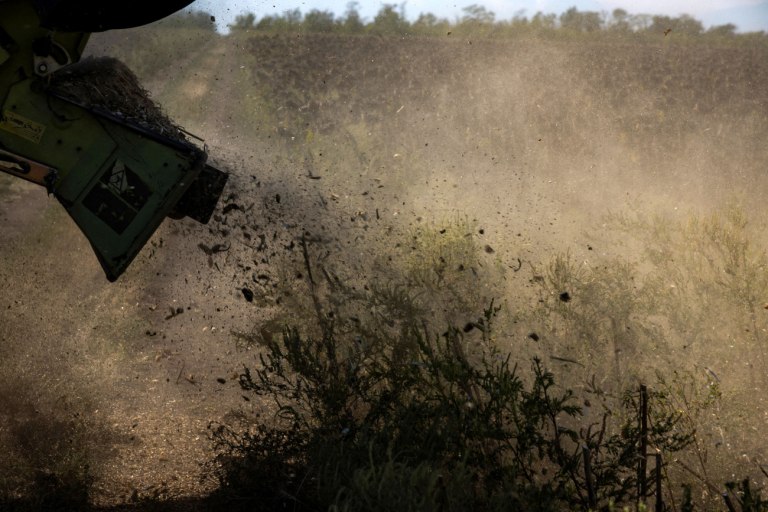 Ένα χωριό θρηνεί στην Ουκρανία για οικογένεια που ξεκληρίστηκε από ρωσικό drone