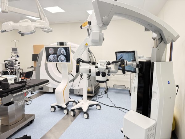 Ένα χειρουργείο αιχμής στο «Αττικόν»: Η Νευροχειρουργική Ογκολογία στην πρώτη γραμμή