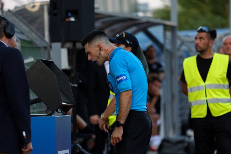 Η αποτυχία του VAR φαίνεται και δεν κρύβεται