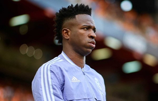 Αποκαλύψεις που σοκάρουν: «Ο Βινίσιους μου έστελνε γυμνές φωτογραφίες του»