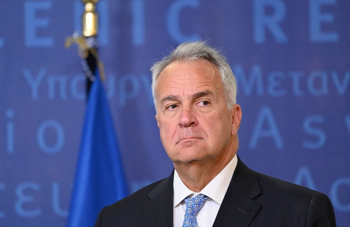 Δεν με φοβίζουν λέει ο Βορίδης για επίθεση, προεξοφλώντας ότι οι κουκουλοφόροι ήταν «χουλιγκάνοι της ακροαριστεράς»