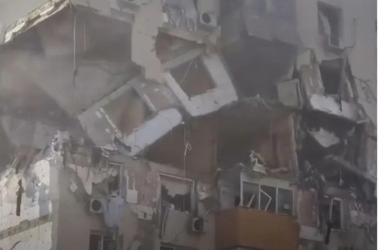 Βουκουρέστι: Δύο νεκροί και 12 τραυματίες από έκρηξη σε πολυκατοικία – Κατέρρευσαν όροφοι