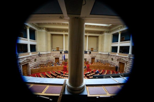 Μπούμερανγκ η Εξεταστική, ξεσκεπάζεται όλη η γαλάζια διαπλοκή