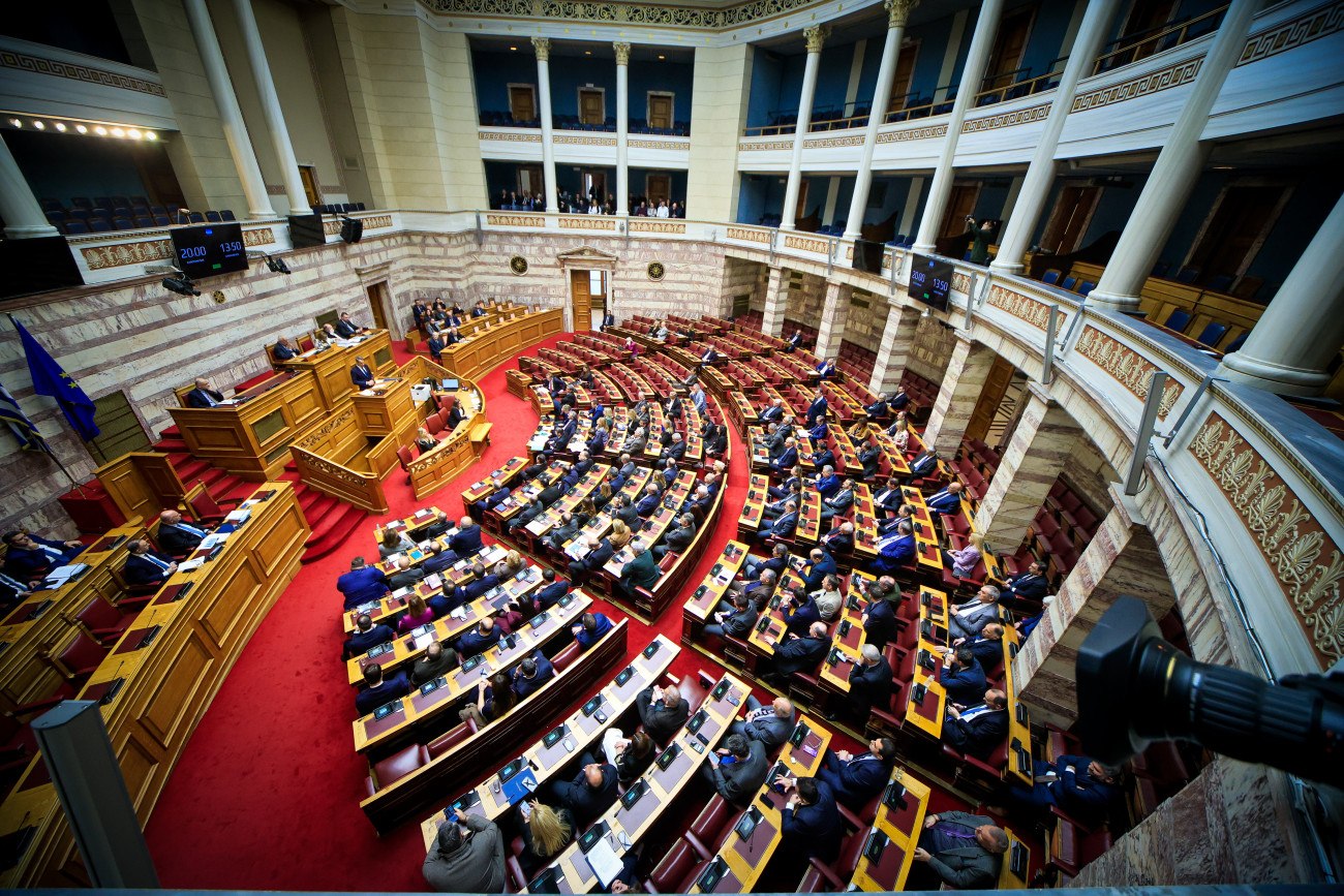 Νέα ποινική δικογραφία στη Βουλή για τα Τέμπη – Περιλαμβάνει Μητσοτάκη, Καραμανλή και άλλους 17