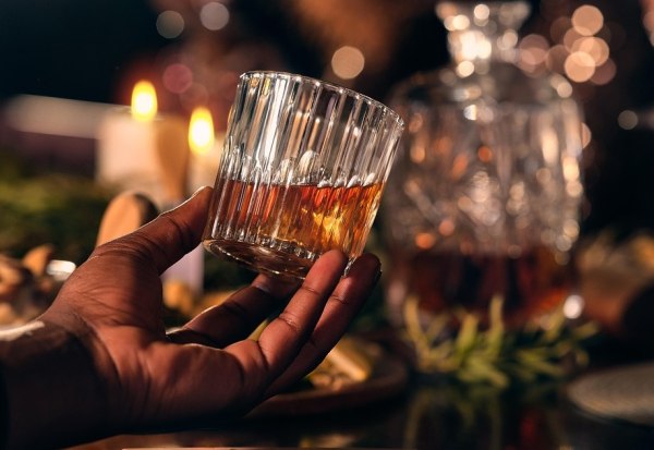 Τι σχεδιάζει ο Τραμπ για το σκωτσέζικο ουίσκι και τους δασμούς