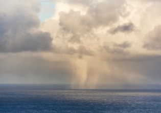 Ρόδος: Δώδεκα υδροστρόβιλοι σε ενάμιση μήνα – Τα ακραία φαινόμενα γίνονται κανόνας, λένε οι επιστήμονες