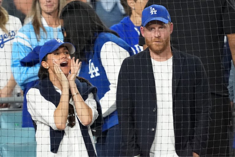 Οργή στο γήπεδο: Γιούχαραν τον πρίγκιπα Χάρι και τη Μέγκαν Μαρκλ – «Γκαντέμηδες»