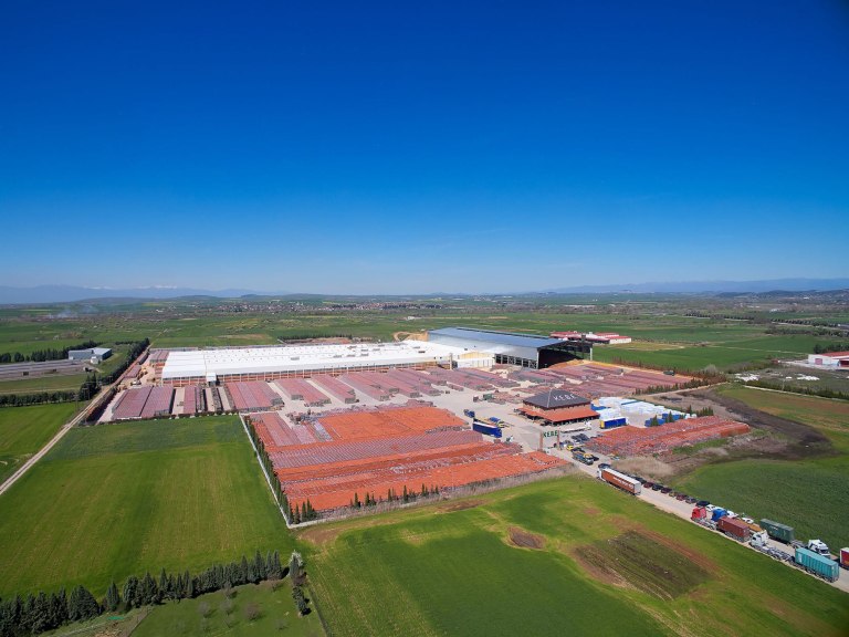 KEBE: Η νέα γενιά ελαφρών τούβλων μειώνει βάρος έως 20%, κόστος μεταφοράς & περιβαλλοντικό αποτύπωμα