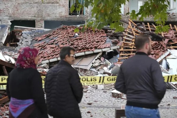 Σεισμός στην Τουρκία: Απανωτοί μετασεισμοί μετά τη δόνηση 6,1 Ρίχτερ – Πάνω από 20 τραυματίες