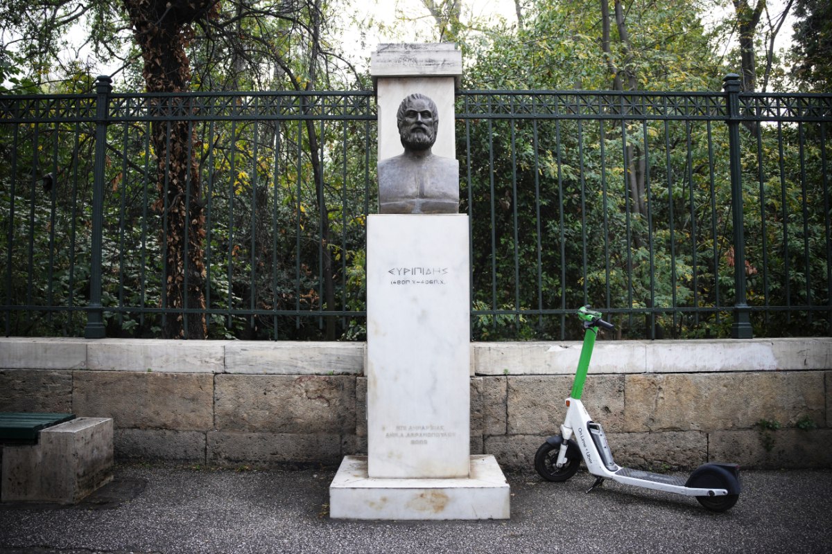 Αθήνα: Νέος κανονισμός κυκλοφορίας και στάθμευσης για τα ηλεκτρικά πατίνια