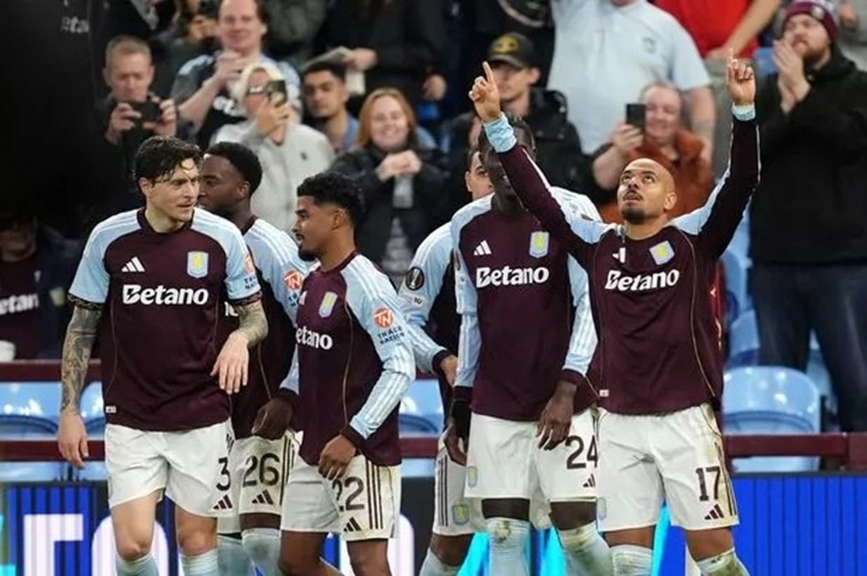 LIVE: Άστον Βίλα – Γιουνγκ Μπόις