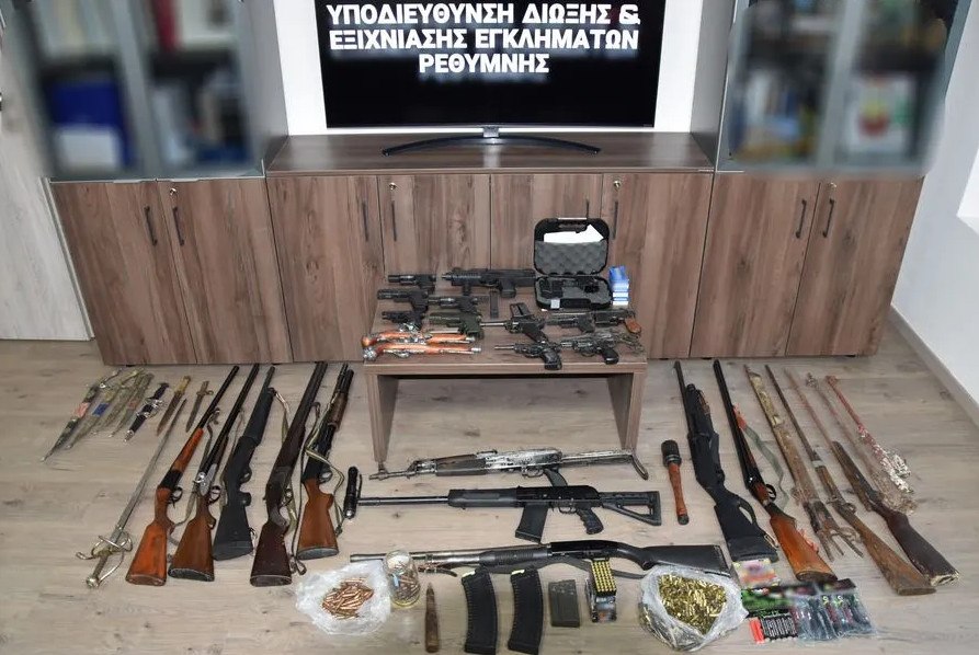 Ρέθυμνο: Έφοδος της Αστυνομίας για όπλα – Πέντε συλλήψεις