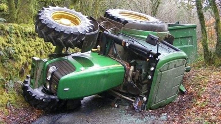 Κρήτη: Νεκρός άντρας που καταπλακώθηκε από το τρακτέρ του