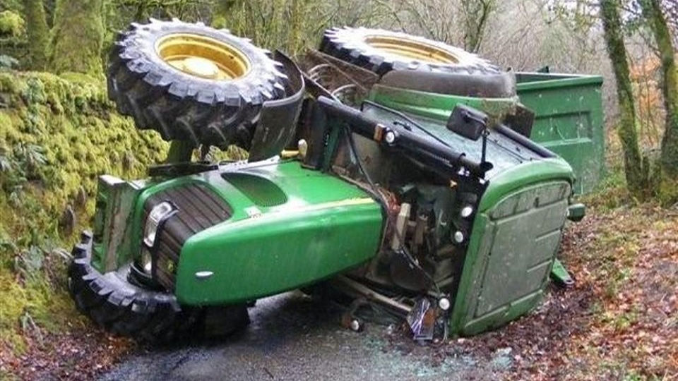 Κρήτη: Νεκρός άντρας που καταπλακώθηκε από το τρακτέρ του