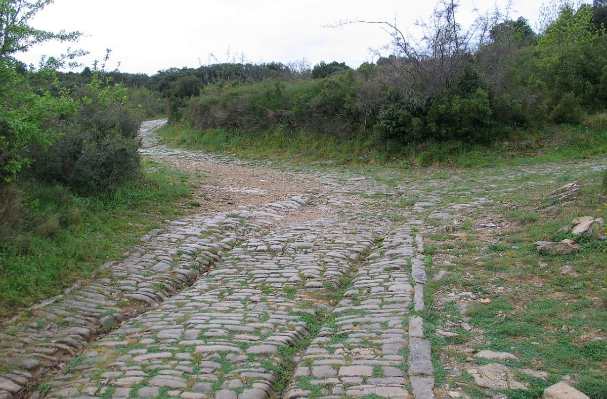 Η Δομιτία Οδός (Via Domitia) κατασκευάστηκε το 118 π.Χ. κκαι συνέδεε την Ισπανία με την Ιταλία μέσω της νότιας Γαλλίας (Benoît Strepenne / CC-BY-2.5)