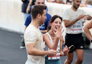 42ος Αυθεντικός Μαραθώνιος: Πρόταση γάμου στον τερματισμό των 10 χλμ. στο Καλλιμάρμαρο (vid)