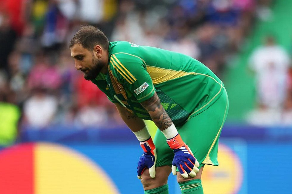 O προπονητής της Λιντς «έκραξε» τον Ντοναρούμα: «Έκανε τον τραυματία για να δώσει οδηγίες ο Γκουαρντιόλα»