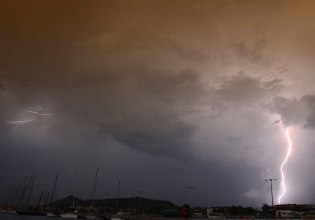 Καιρός: Ισχυρές βροχές και καταιγίδες στα δυτικά – Αφρικανική σκόνη στα κεντρικά και νότια