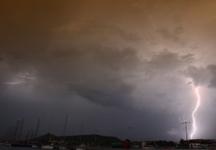 Καιρός: Πάνω από 6.000 κεραυνοί σε Ήπειρο και βόρειο Ιόνιο