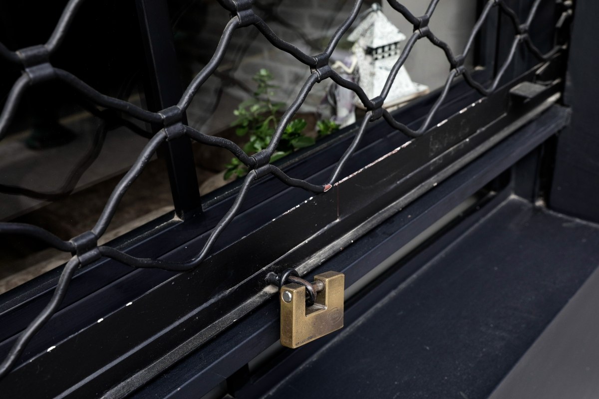 Νέα «λουκέτα» από τον δήμο Αθηναίων για τραπεζοκαθίσματα – Σφραγίζονται 13 καταστήματα για έως και δέκα ημέρες