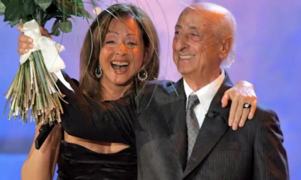 Βίκυ Λέανδρος: Έφυγε από τη ζωή σε ηλικία 102 ετών ο πατέρας της – Είχε γράψει το «Après Toi»