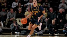 Μέσα σε πρωτοφανή χιονοθύελλα ο τελικός του πρωταθλήματος ποδοσφαίρου του Καναδά (vids)