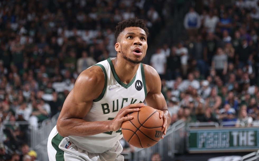 Αντετοκούνμπο: «Πρέπει να είμαστε πιο έξυπνοι στο παρκέ» (vid)