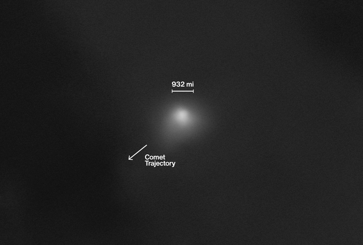 O 3I/ATLAS σε εικόνα του σκάφους MAVEN που κινείται σε τροχιά γύρω από τον Άρη. Η κόμη του κομήτη έχει διάμετεο 1.500 χλμ (NASA/JPL-Caltech/University of Arizona)