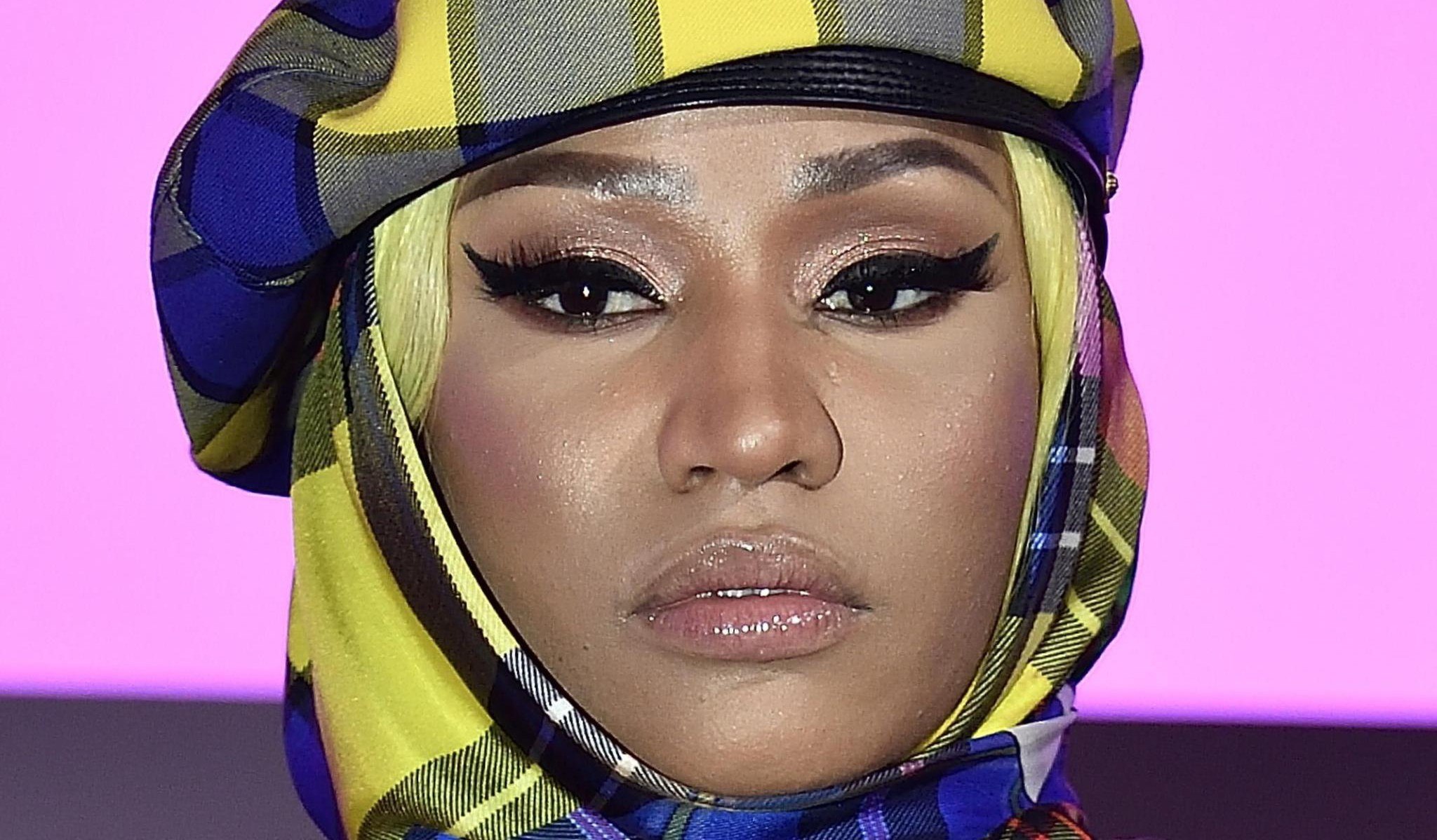 Η Νίκι Μινάζ «φλερτάρει» με τον Τραμπ και οι ΛΟΑΤΚΙ+ θαυμαστές της αντιδρούν