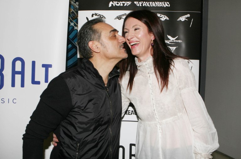 Νότης Σφακιανάκης: Πέθανε η σύζυγός του Κίλι ανήμερα των γενεθλίων του