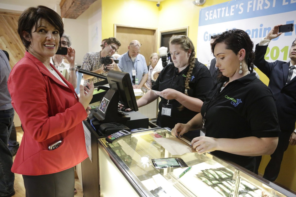 Αδειοδοτημένα καταστήματα κάνναβης ξεφυτρώνουν σαν μανιτάρια σε πολλές αμερικανικές πολιτείες (Reuters)