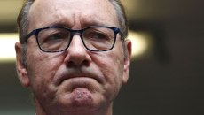 Ο Κέβιν Σπέισι ξεκαθαρίζει ότι δεν είναι άστεγος και τα «χώνει» στον Τύπο – Δεν μένω στον δρόμο