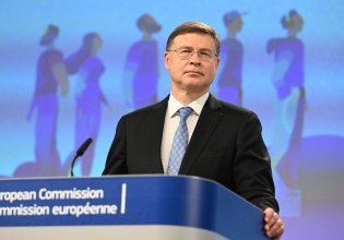 Βάλντις Ντομπρόβσκις: «Η Ελλάδα να παραμείνει σε πορεία συμμόρφωσης»