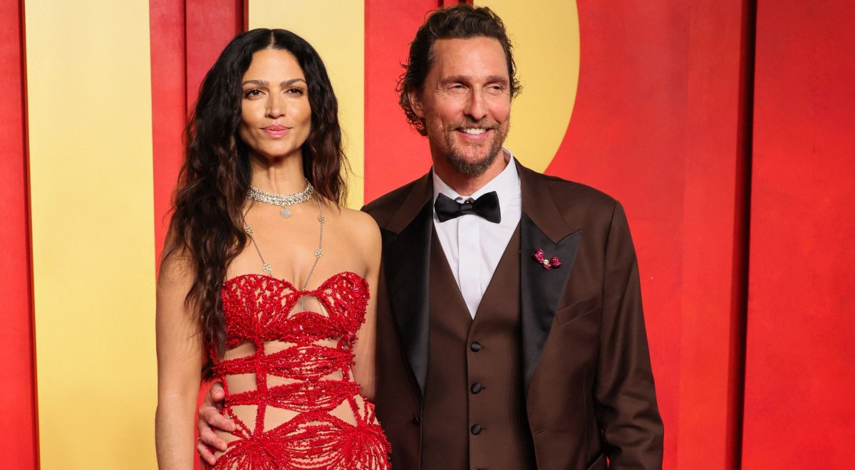 Ο Μάθιου ΜακΚόναχι θυμάται τα ερωτικά ειδύλλια που είχε πριν γνωρίσει την σύζυγό του, Καμίλα Άλβες