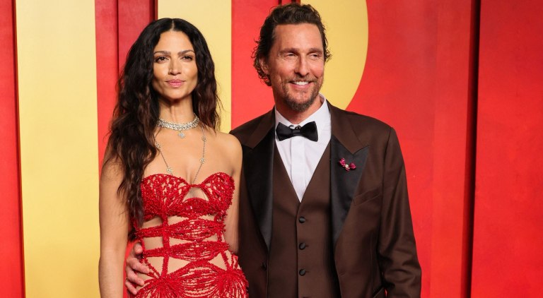 Ο Μάθιου ΜακΚόναχι θυμάται τα ερωτικά ειδύλλια που είχε πριν γνωρίσει την σύζυγό του, Καμίλα Άλβες