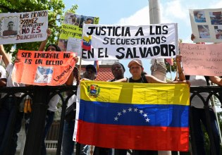 Ελ Σαλβαδόρ: «Φτάσατε στην Κόλαση» – Μετανάστες που απελάθηκαν από την κυβέρνηση Τραμπ, βασανίστηκαν, λέει ΜΚΟ