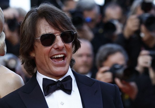 Next please: Με ανερχόμενη μελαχρινή ηθοποιό εμφανίστηκε στο πλευρό του ο Τομ Κρουζ στο Λονδίνο