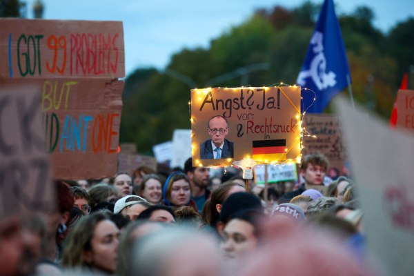 Από τη Συρία ως το Αφγανιστάν: Οι μεθοδεύσεις Μερτς για απελάσεις – εξπρές ως «μπούσουλας» στην ΕΕ «των αξιών»