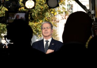 Το… μέρισμα Τραμπ και η πρόταση Μπέσεντ για μειώσεις φόρων